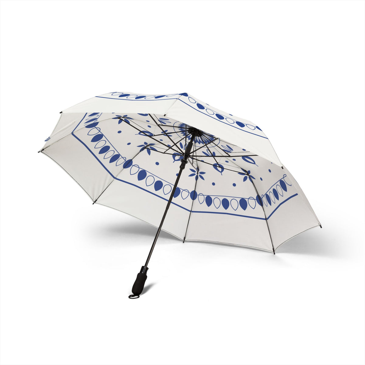 The Wettin Meissen onion umbrella, underside with eight ribs