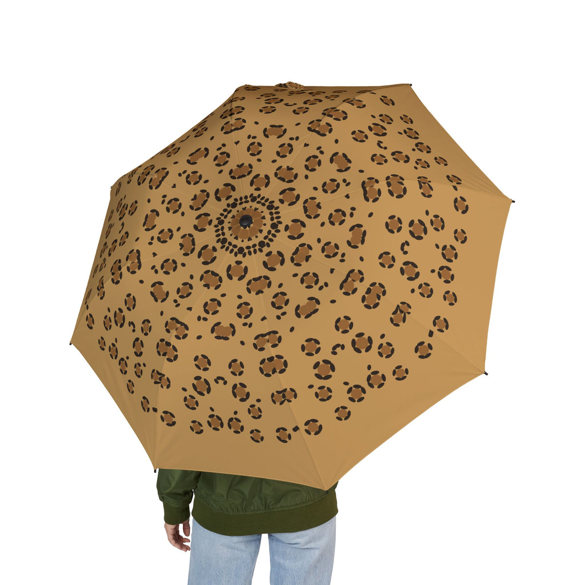 Person holding the Hohenstaufen leopard folding umbrella, seen from behind